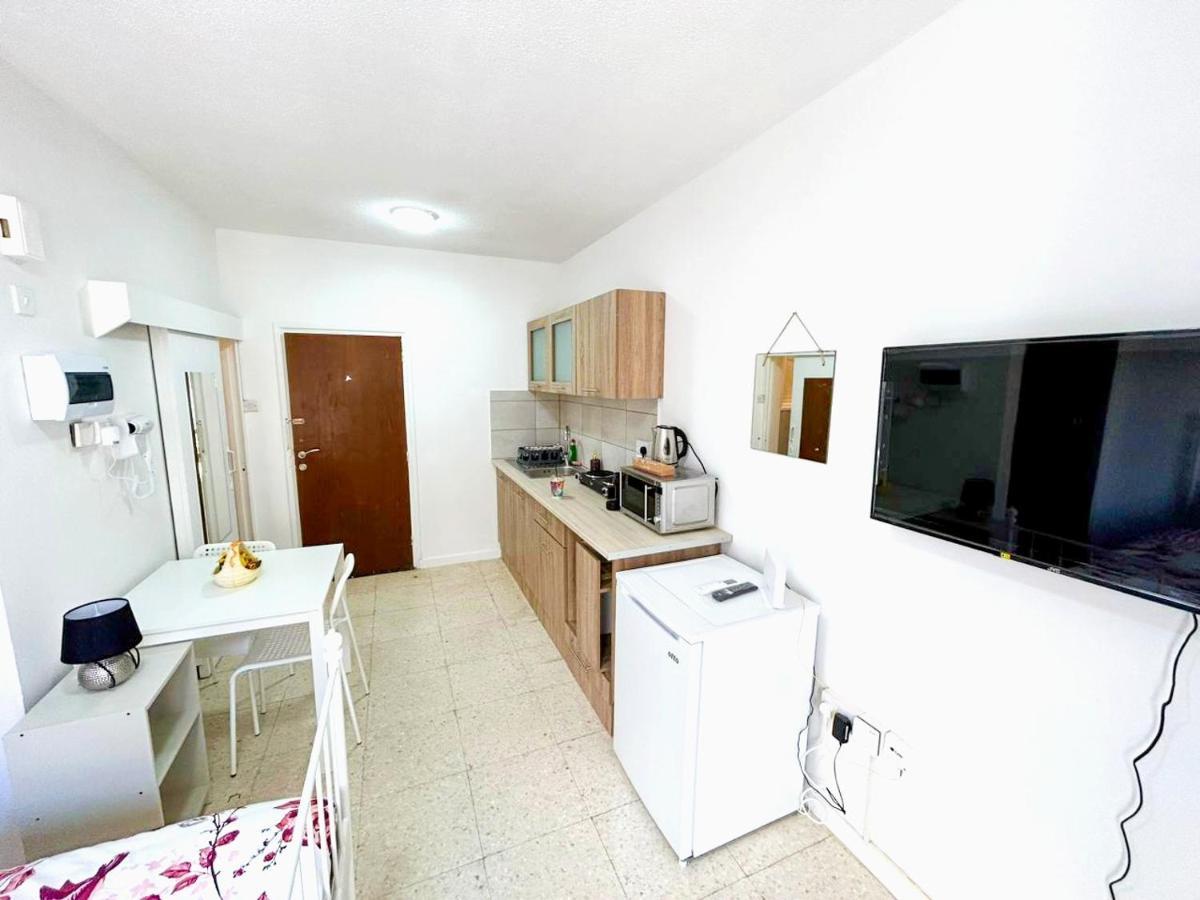 Central Comfort Studio Larnaca Exteriör bild