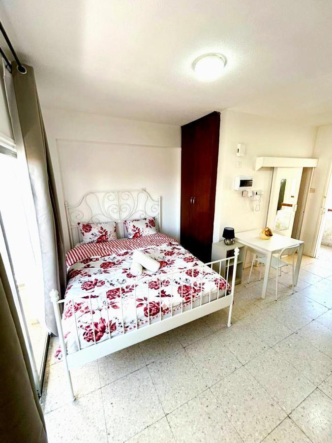 Central Comfort Studio Larnaca Exteriör bild